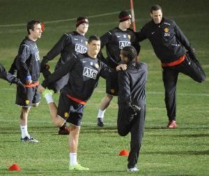 鲁尼自爆：当年我滴眼药水掩饰宿醉两天，比赛双响后我又喝了两天