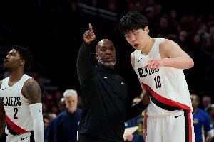 比卢普斯:孩子们被杨瀚森的体型震撼 也喜欢他自然的互动方式 比卢普斯:孩子们被杨瀚森的体型震撼 也喜欢他自然的互动方式