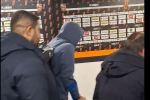 希望无碍,杜埃赛后拄拐离场,此前报道称可能面临长期伤缺 希望无碍,杜埃赛后拄拐离场,此前报道称可能面临长期伤缺