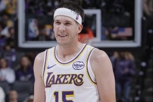 媒体人:小里杀神附体得分助攻一把抓 狼队防其挡拆缺乏应变强度 媒体人:小里杀神附体得分助攻一把抓 狼队防其挡拆缺乏应变强度