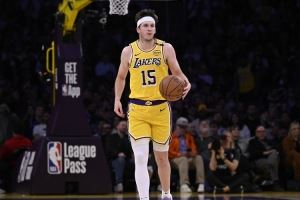 里夫斯:尽管我的投篮表现很挣扎 但队友都鼓励我去做我该做的事 里夫斯:尽管我的投篮表现很挣扎 但队友都鼓励我去做我该做的事