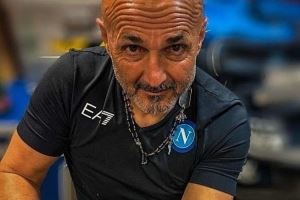 纹身师:我不认为被斯帕莱蒂背叛,纹身并不代表永远留在那不勒斯 纹身师:我不认为被斯帕莱蒂背叛,纹身并不代表永远留在那不勒斯