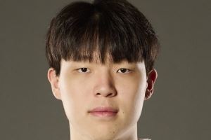 何时能再上场?杨瀚森场均5.8分钟得1.8分0.8板0.4帽 命中率22.2% 何时能再上场?杨瀚森场均5.8分钟得1.8分0.8板0.4帽 命中率22.2%