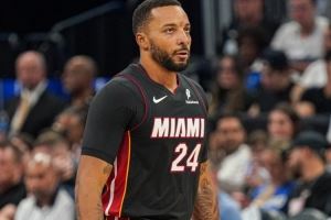 鲍威尔:想把科比的心态、韦德的技术结合成我的打球风格 鲍威尔:想把科比的心态、韦德的技术结合成我的打球风格