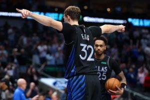 解说:独行侠背靠背本来就不指望赢 状元对决弗拉格和华子都拉了 解说:独行侠背靠背本来就不指望赢 状元对决弗拉格和华子都拉了